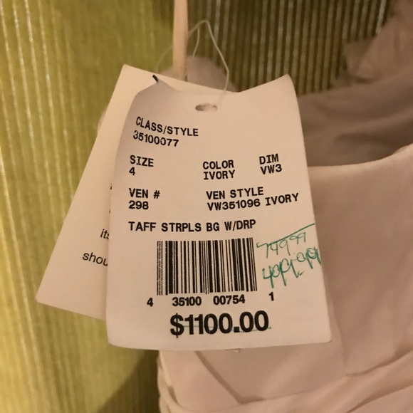 White by Vera Wang Wedding Gown (BNWT) - Picture 5 of 7